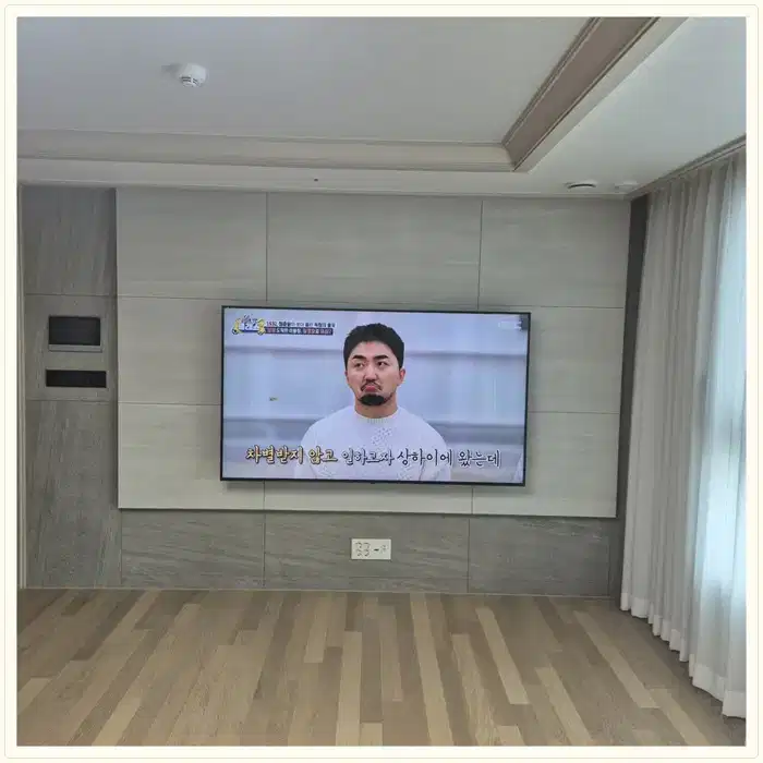 강남 벽걸이TV 설치 방법 참고용 TV 거실 사진 2