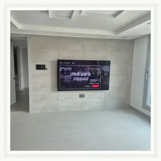 강남 TV 거치대 및 주변 공간 참고용 거실 사진 3