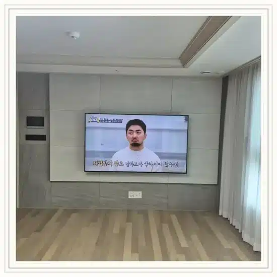 강동 벽걸이TV 설치 방법 참고용 TV 거실 사진 2