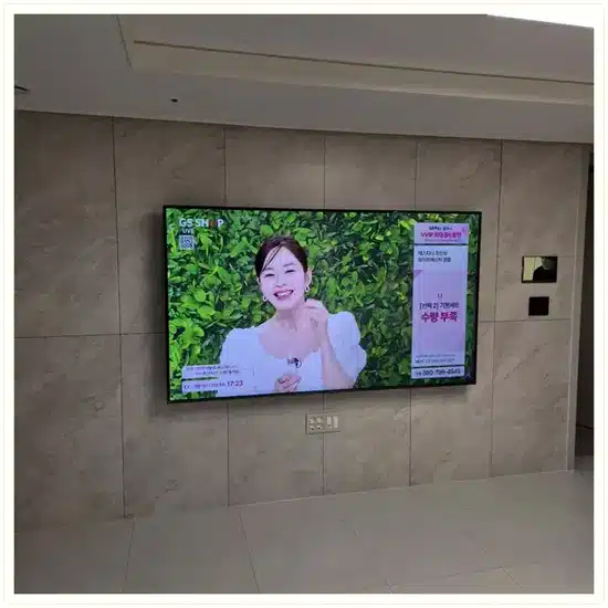 강동 TV 거치대 및 주변 공간 참고용 거실 사진 3