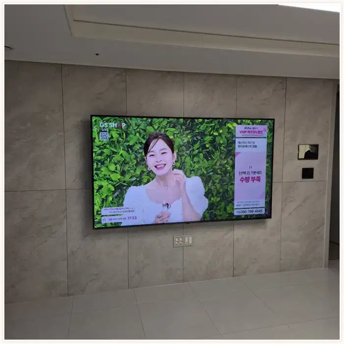 화성 TV 거치대 및 주변 공간 참고용 거실 사진 3